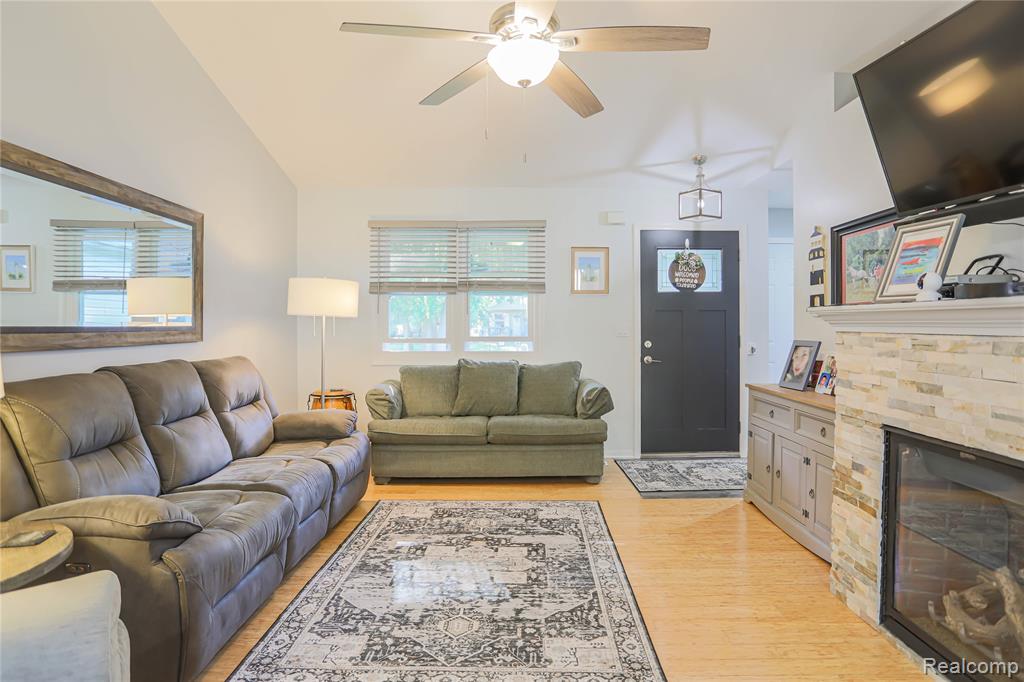39567 Macomber Street, Harrison Township, MI — Photo 11