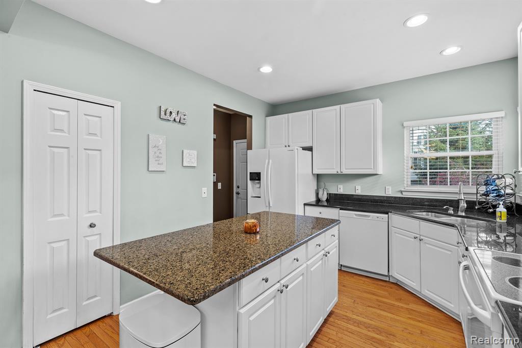 1095 APPALOOSA Court, South Lyon, MI 48178 — Photo 16