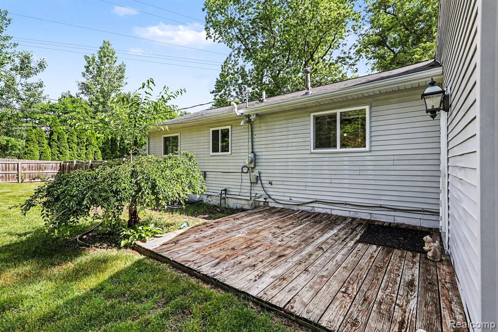 9315 Hillcrest Road, Clarkston, MI 48348 — Photo 26