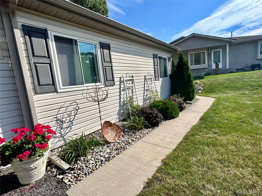 9545 Woodside Circle, Grand Blanc, MI 48439 — Photo 3