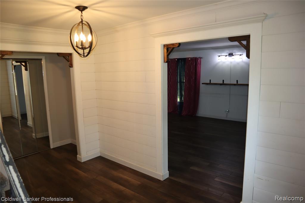 5435 S Sycamore Drive, Burton, MI 48509 — Photo 3