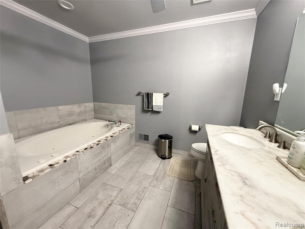 46557 Glen Pointe Drive, Utica, MI 48315 — Photo 31