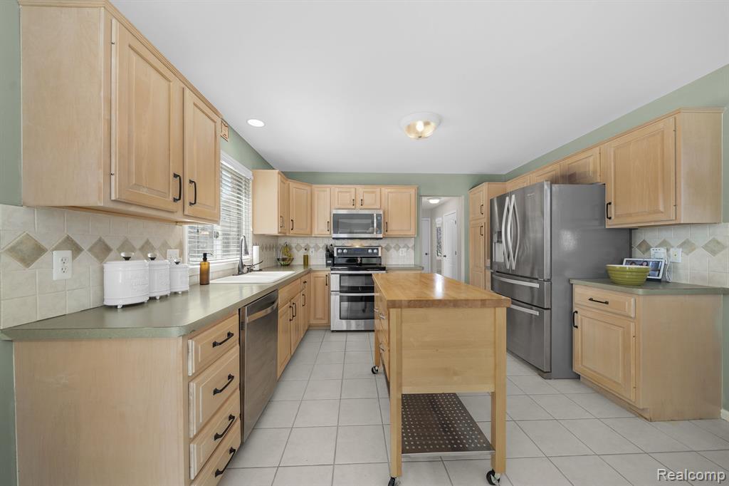55884 PARKVIEW Drive, Shelby Twp, MI 48316 — Photo 13