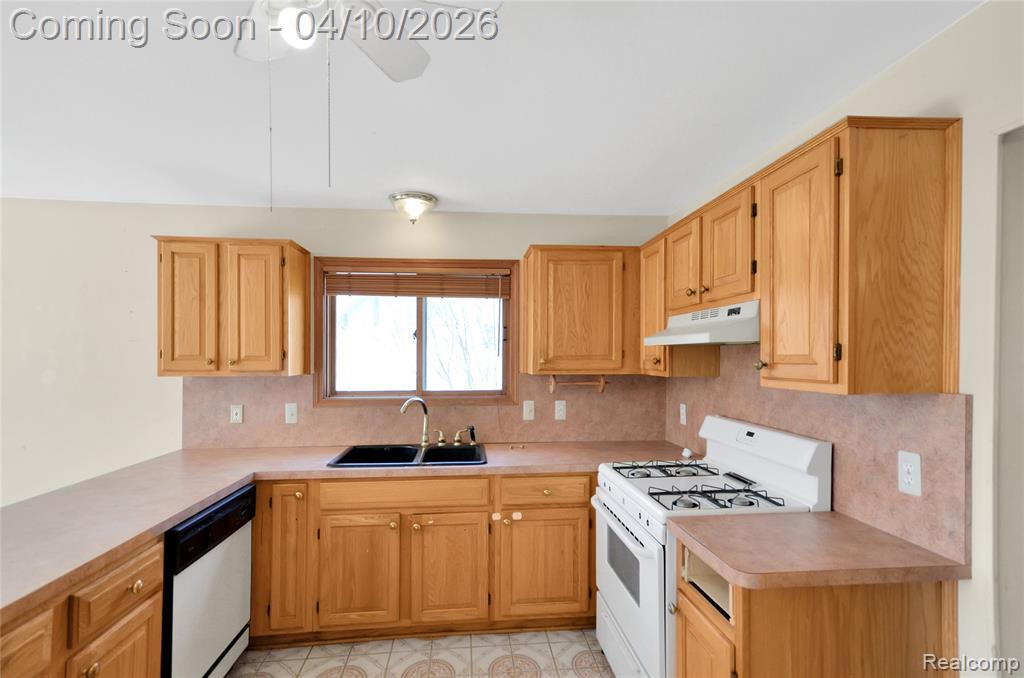 7600 Village Drive, Washington, MI — Photo 15