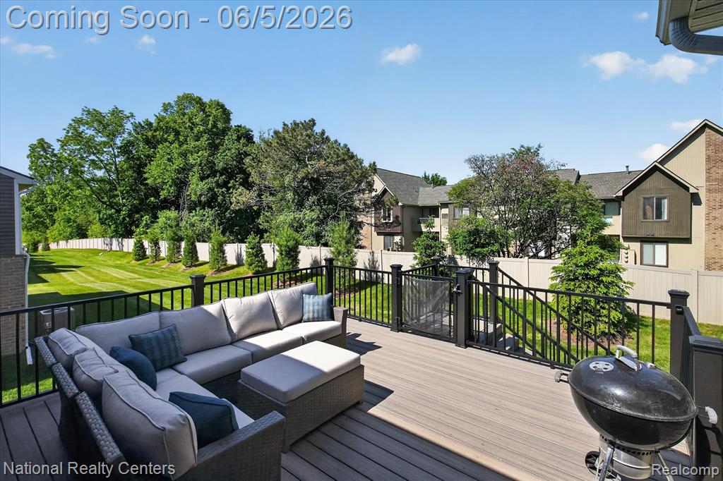38681 Chasewood Court, Farmington, MI 48335 — Photo 39