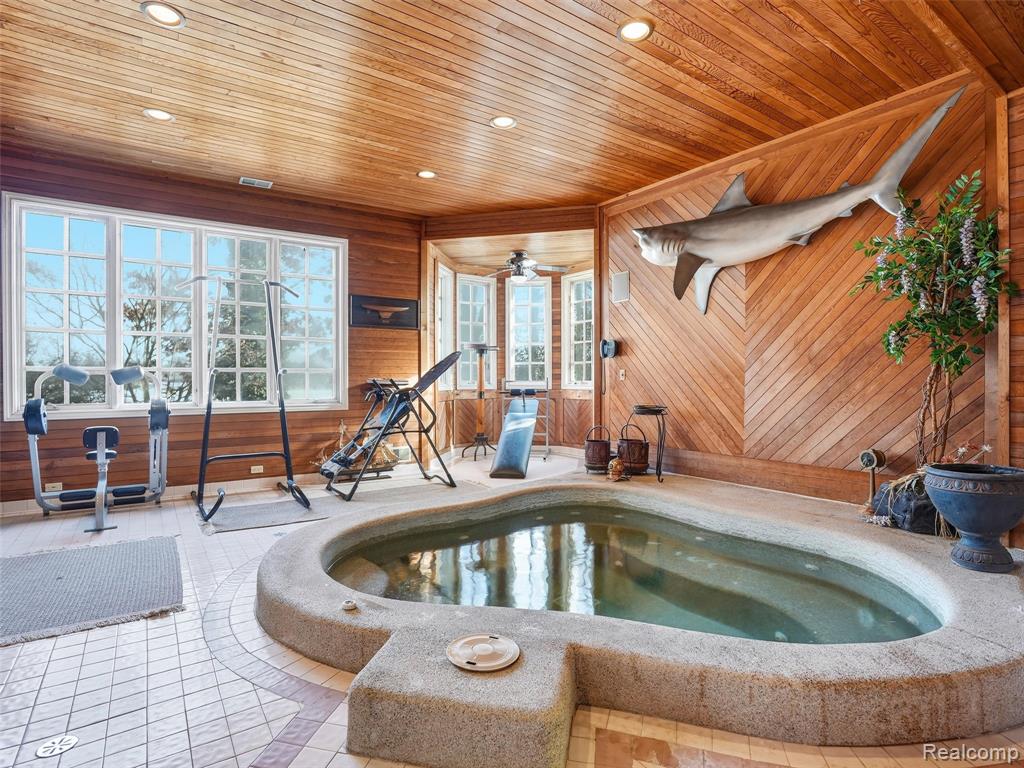 3075 Heron Pointe Drive, Bloomfield Hills, MI 48302 — Photo 38