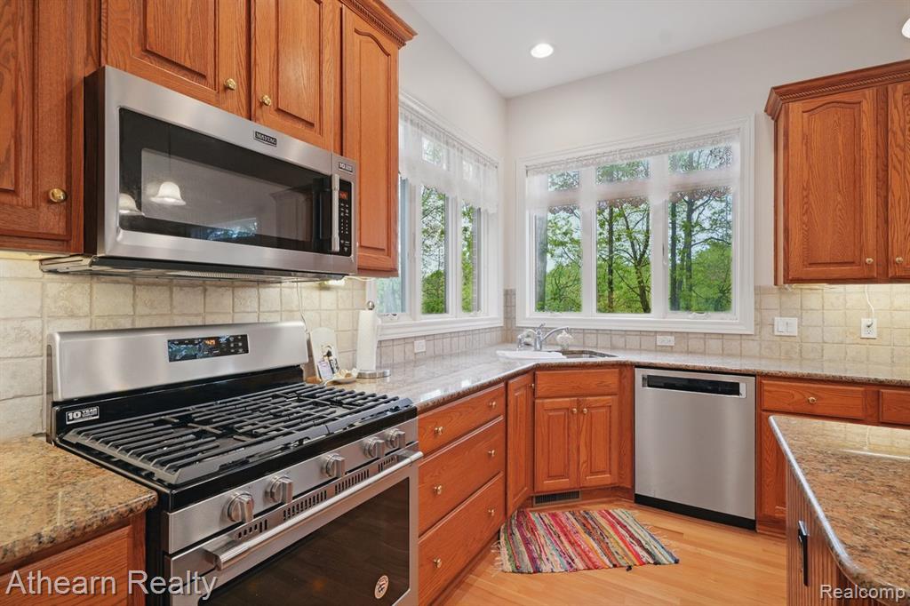8373 Riverwalk Drive, Fenton, MI 48430 — Photo 41