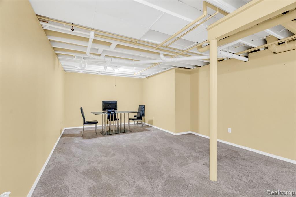 42682 Park Cresent Drive, Sterling Heights, MI 48313 — Photo 37