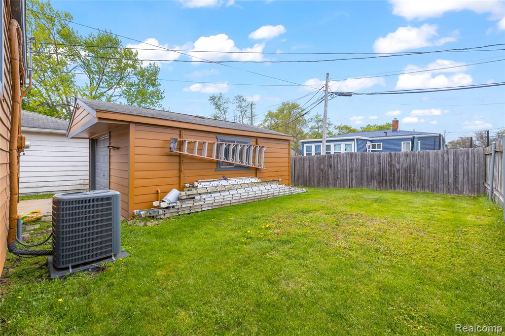 2378 River Drive, Lincoln Park, MI 48146 — Photo 17