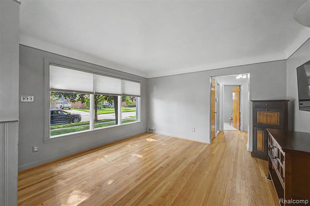 9904 Fox Avenue, Allen Park, MI 48101 — Photo 7