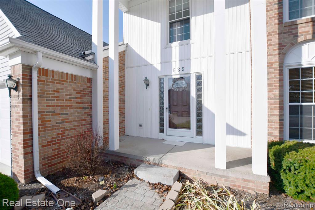 685 ESSEX Drive, Rochester Hills, MI 48307 — Photo 2