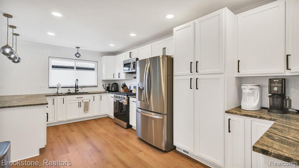 4990 SURREY Drive, Sterling Heights, MI 48310 — Photo 4