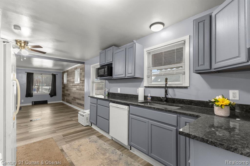 8403 Westminster Avenue, Warren, MI 48089 — Photo 11