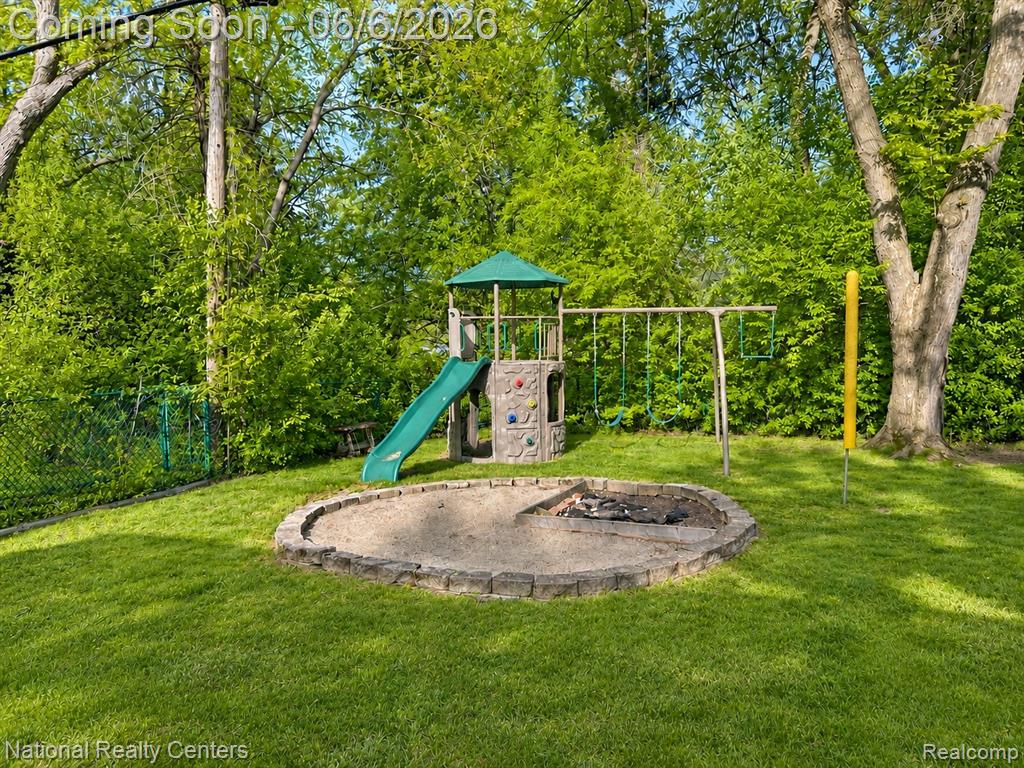 2182 Yorktown Drive - Photo 5