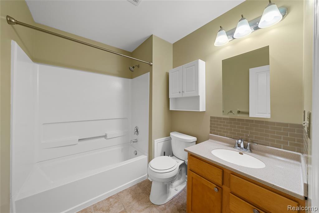 47408 PEMBROKE Drive, Canton, MI 48188 — Photo 31