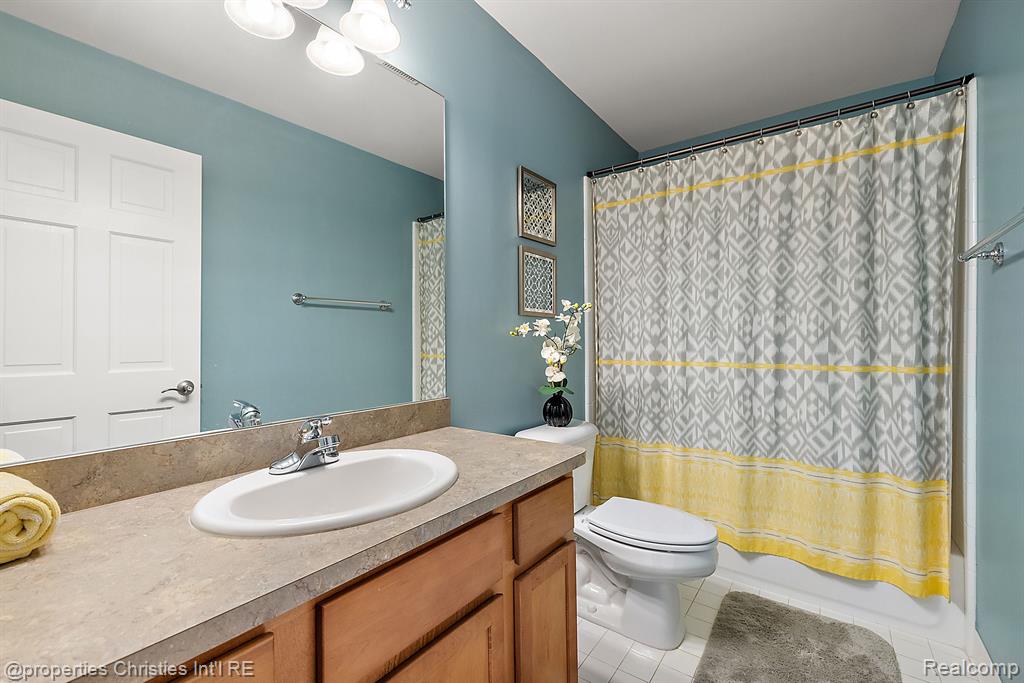 301 JAMES Circle, Royal Oak, MI 48067 — Photo 24