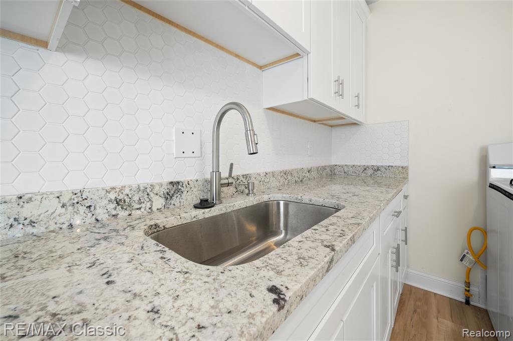 7239 Barrie Street, Dearborn, MI 48126 — Photo 15