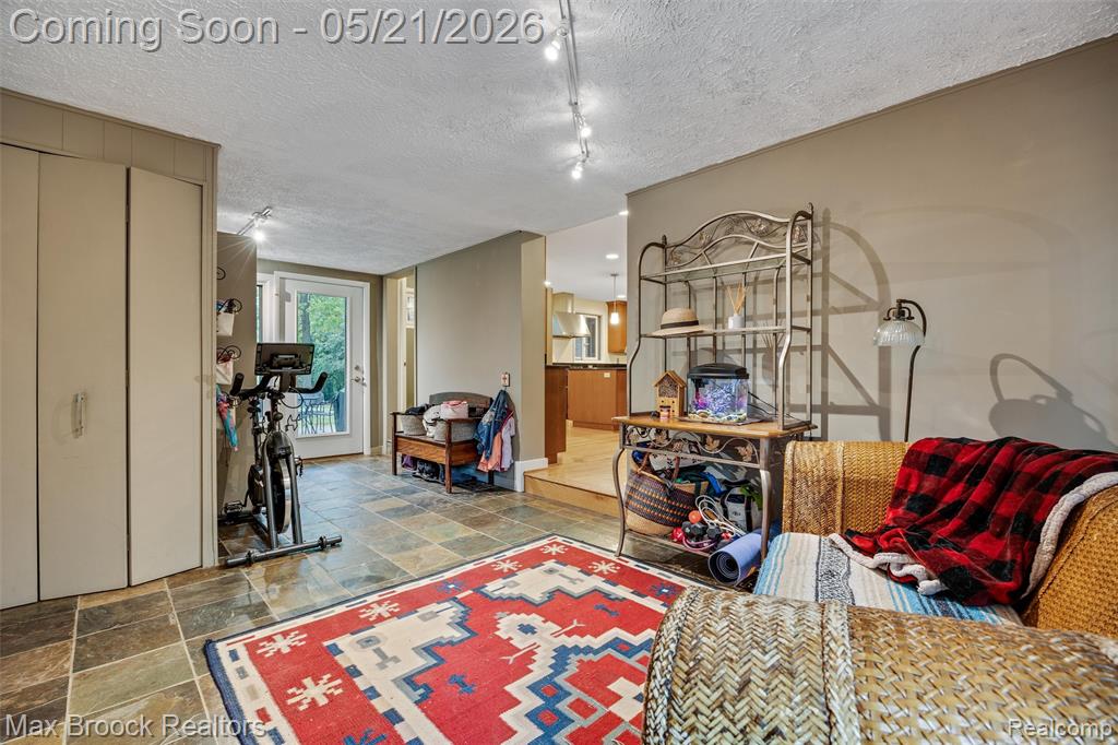 255 N Berkshire Road, Bloomfield Hills, MI 48302 — Photo 17