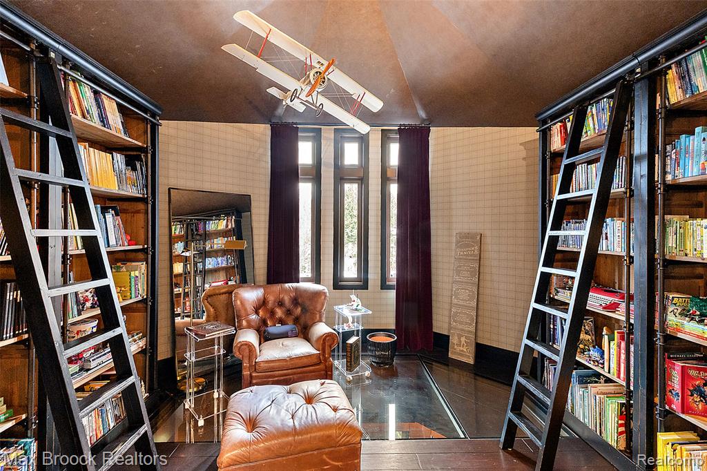 4740 Dow Ridge Road, Orchard Lake Village, MI, 48324