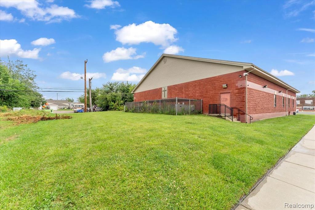 14625 Mack Avenue - Photo 3