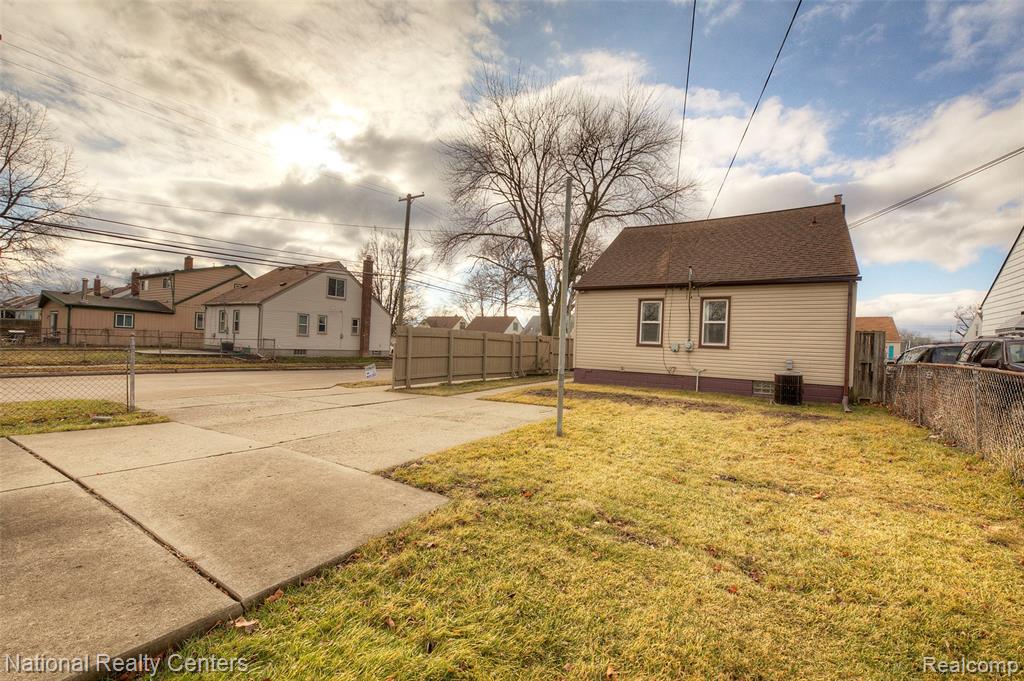 5808 Gilman Street, Garden City, MI — Photo 5
