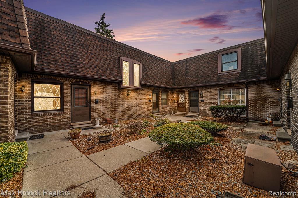 5005 CROOKS Road, 38, Royal Oak, MI 48073 — Photo 2