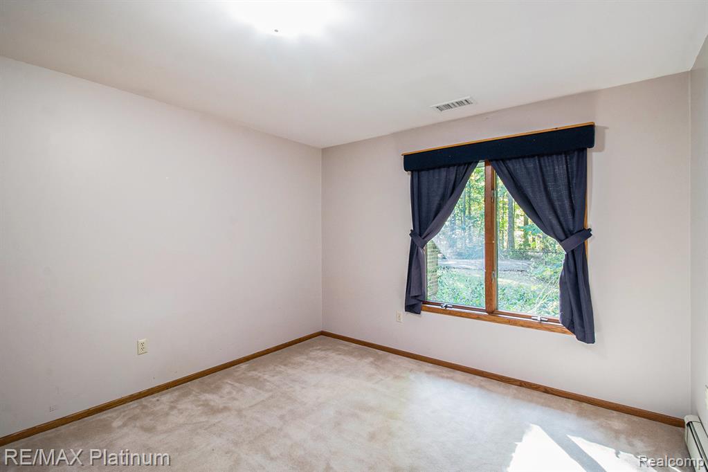 4352 Fenton Road, Hartland, MI 48353 — Photo 19