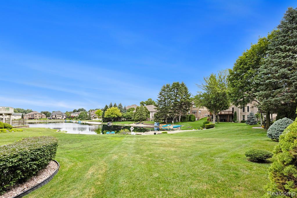 53527 Cherrywood Drive, Shelby Twp, MI 48315 — Photo 11