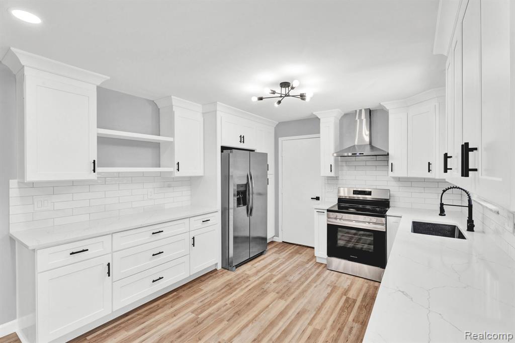 8962 Glasgow Drive, White Lake, MI — Photo 11