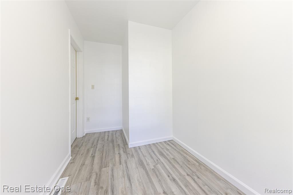 27630 W Echo Valley, 221, Farmington Hills, MI 48334 — Photo 21