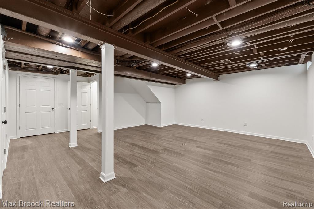 24530 Pineview Street, Oak Park, MI 48237 — Photo 28