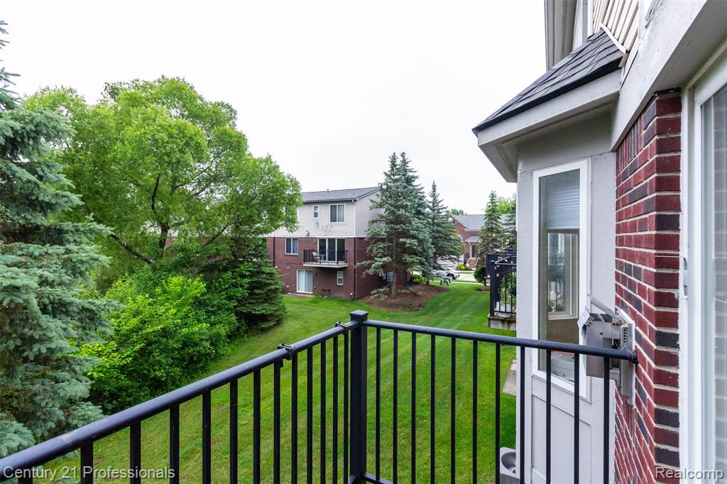 757 Sandalwood Drive, Troy, MI 48085 — Photo 9