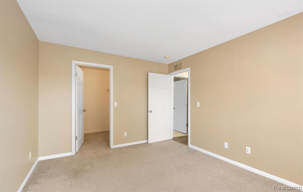 1845 FLAGSTONE Circle, Rochester, MI 48307 — Photo 12