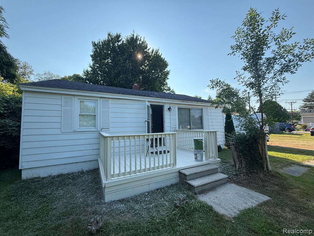 7189 Lakeshore Road, Lakeport, MI 48059