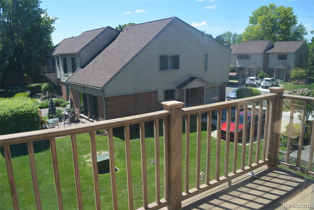 3883 OLD CREEK Road, 18, Troy, MI 48084 — Photo 24