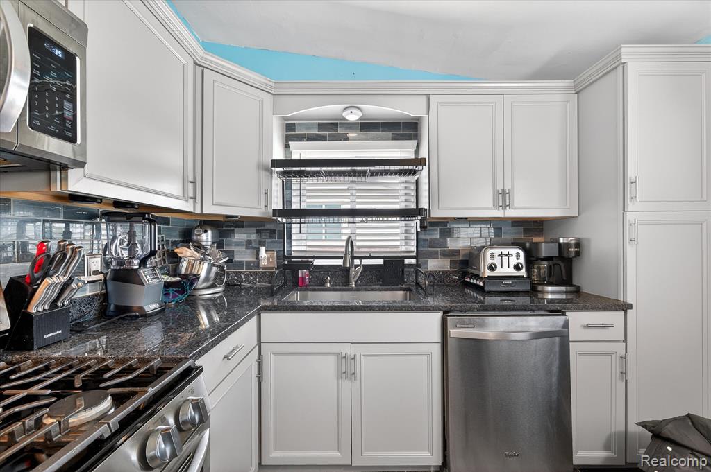 8350 Gulley Street, Taylor, MI 48180 — Photo 9