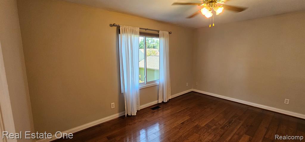 961 Abbey Lane, Milford, MI 48381 — Photo 16