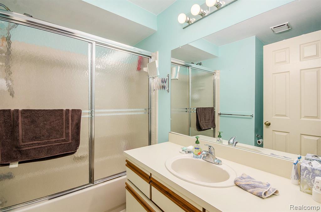 43053 W Kirkwood Drive, 30, Clinton Twp, MI 48038 — Photo 23
