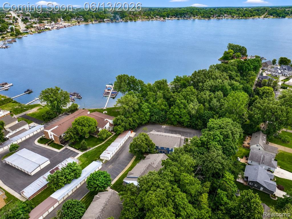 44750 Bayview Drive, 37, Novi, MI 48377 — Photo 2