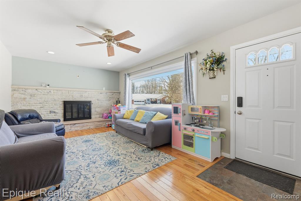 1009 Illinois Street, Marysville, MI 48040 — Photo 4