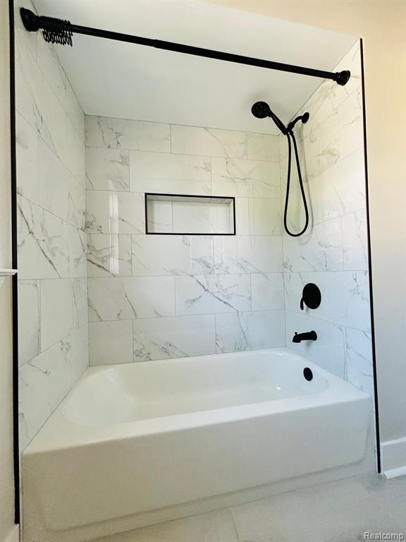 4234 BERKSHIRE Drive, Sterling Heights, MI 48314 — Photo 16