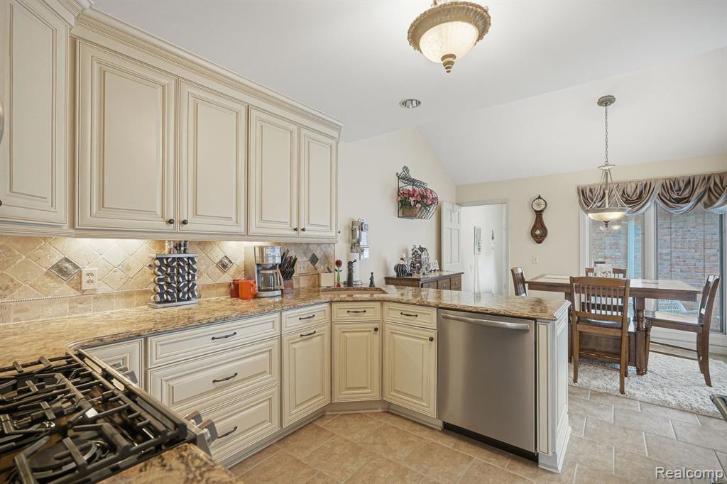 42626 Christina Drive, Sterling Heights, MI 48313 — Photo 17