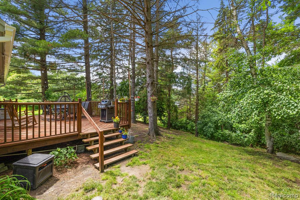 8110 W CIRCLE Drive, Clarkston, MI 48348 — Photo 36