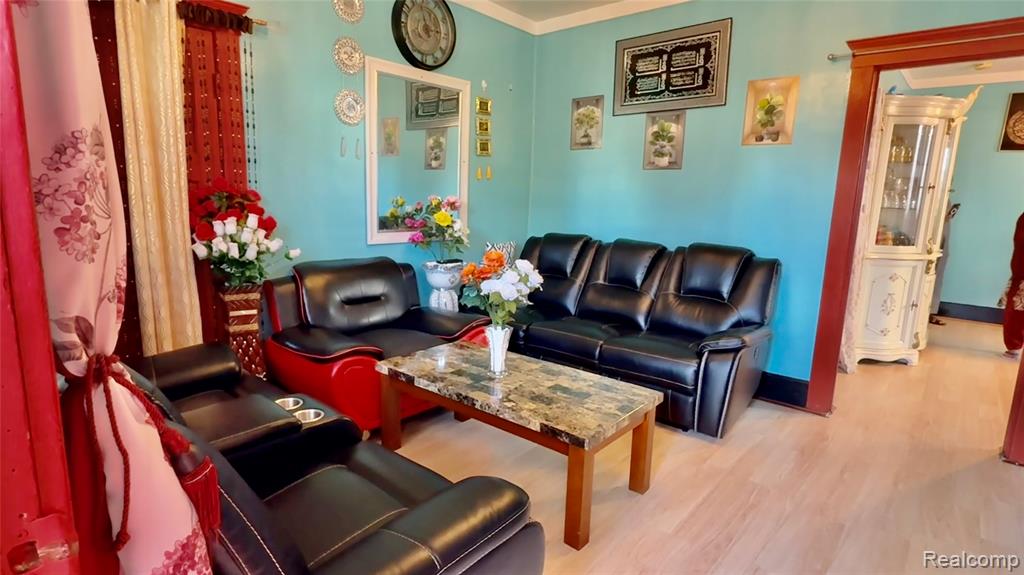 2417 Casmere Street, Hamtramck, MI 48212 — Photo 2