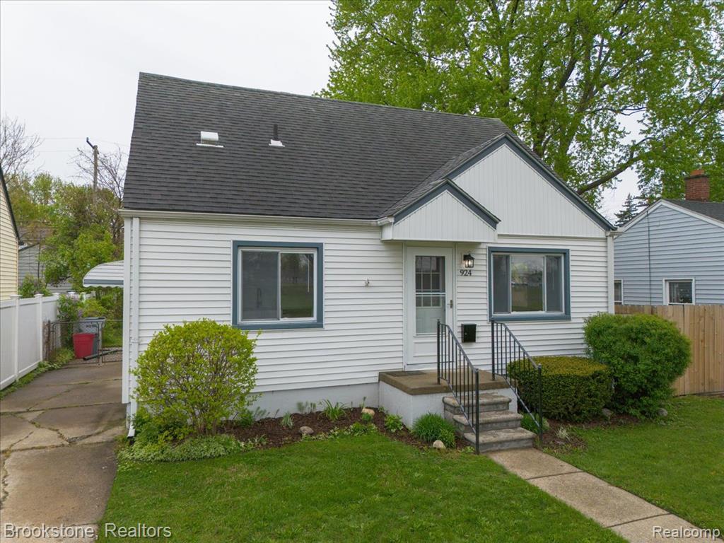 924 E Otis Avenue, Hazel Park, MI 48030 — Photo 31