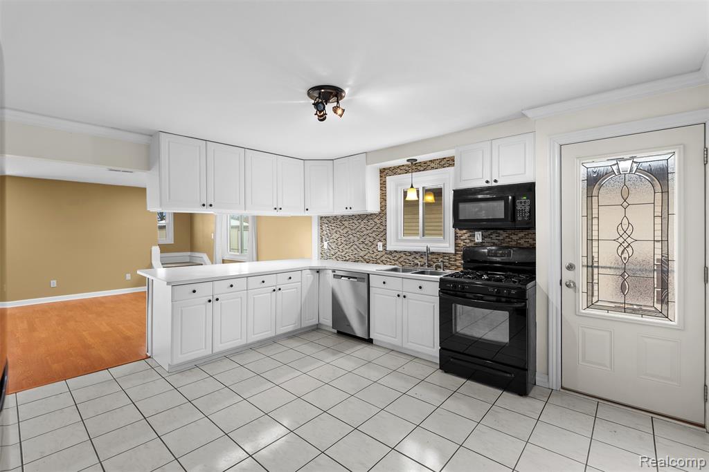 4205 Harding Street, Dearborn Heights, MI 48125 — Photo 10
