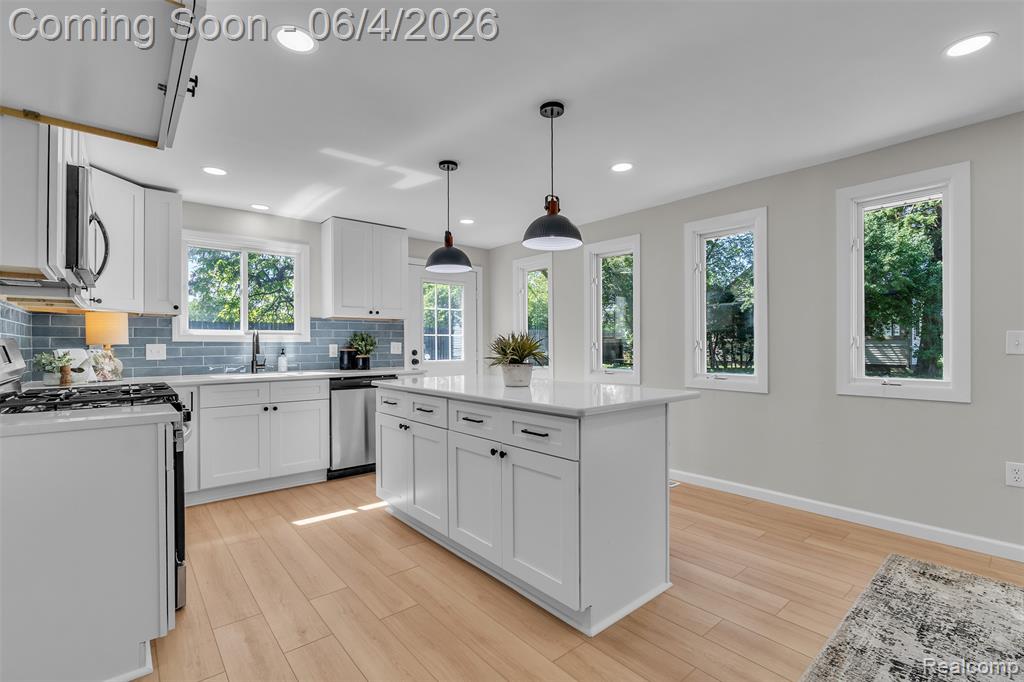 2890 Beland Avenue, Keego Harbor, MI 48320 — Photo 12