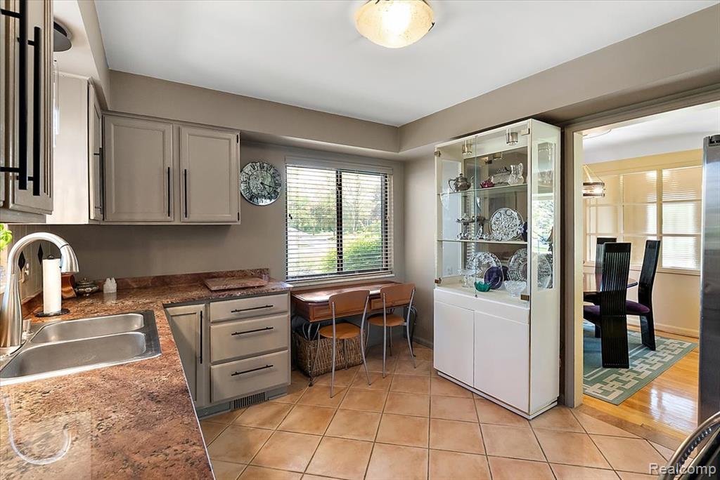 4374 Arden Place, Royal Oak, MI 48073 — Photo 17