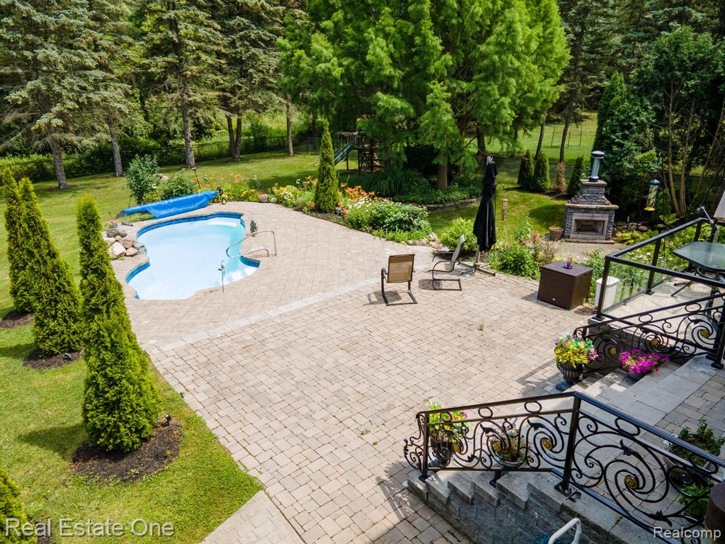 6120 EVANSWOOD Road, Troy, MI, 48085