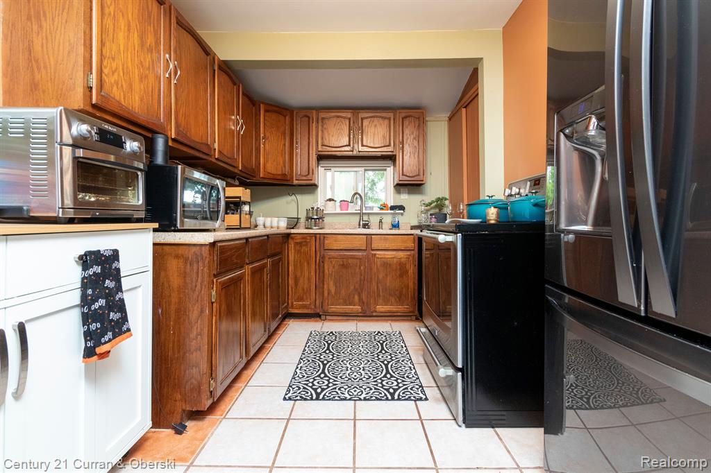4417 BEDFORD Street, Dearborn Heights, MI 48125 — Photo 9
